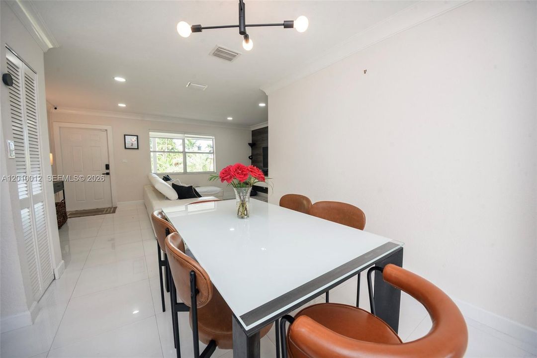 Activo con contrato: $450,000 (2 camas, 2 baños, 1104 Pies cuadrados)