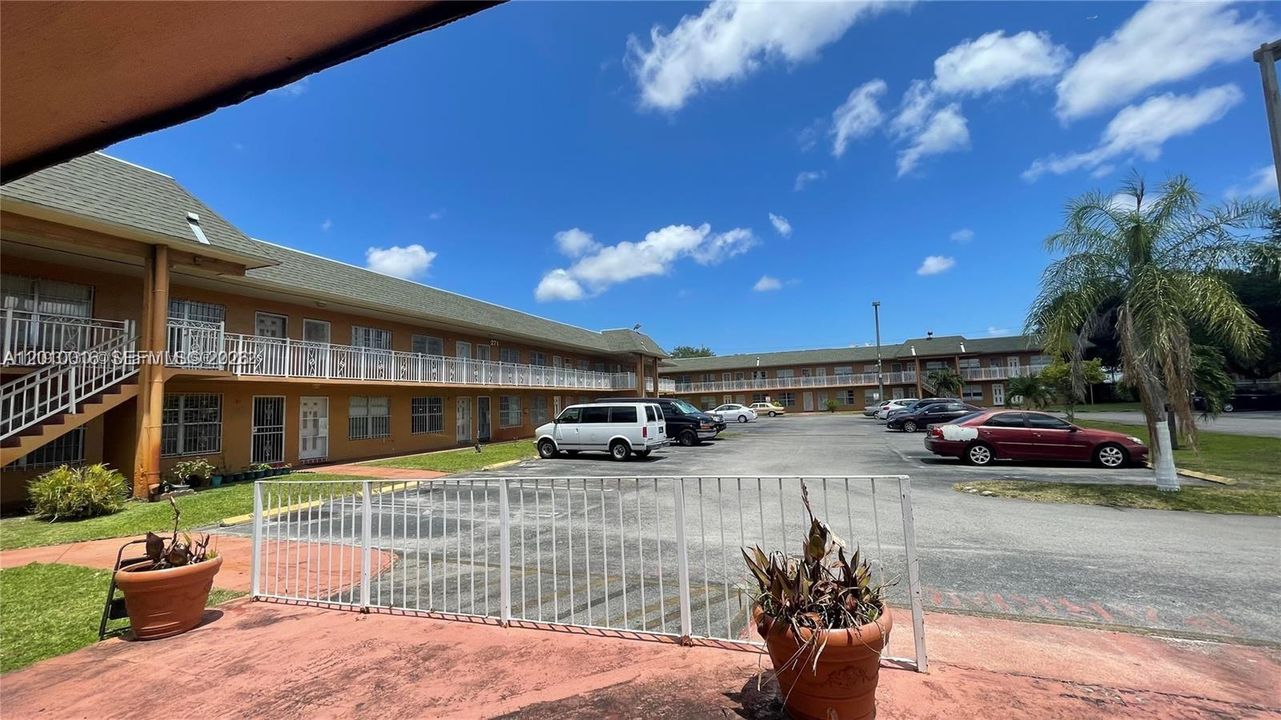 For Sale: $127,000 (0 beds, 1 baths, 450 Square Feet)
