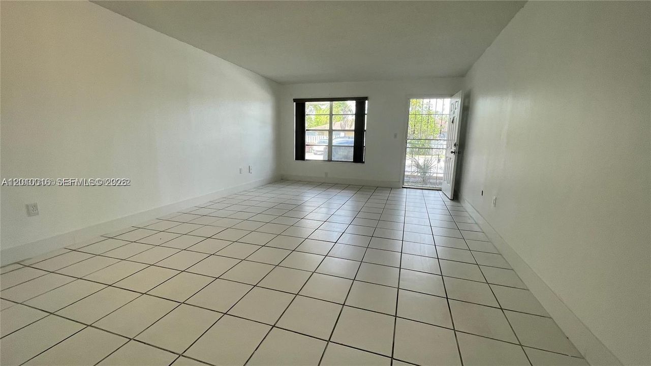 For Sale: $127,000 (0 beds, 1 baths, 450 Square Feet)