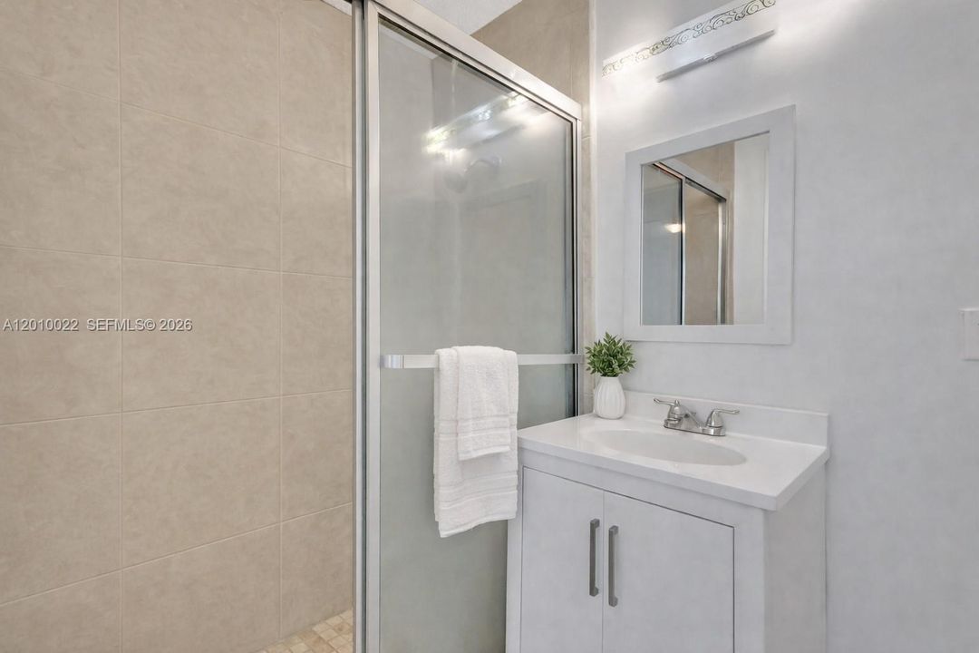 Под контрактом: $314,900 (3 спален, 2 ванн, 1368 Квадратных фут)