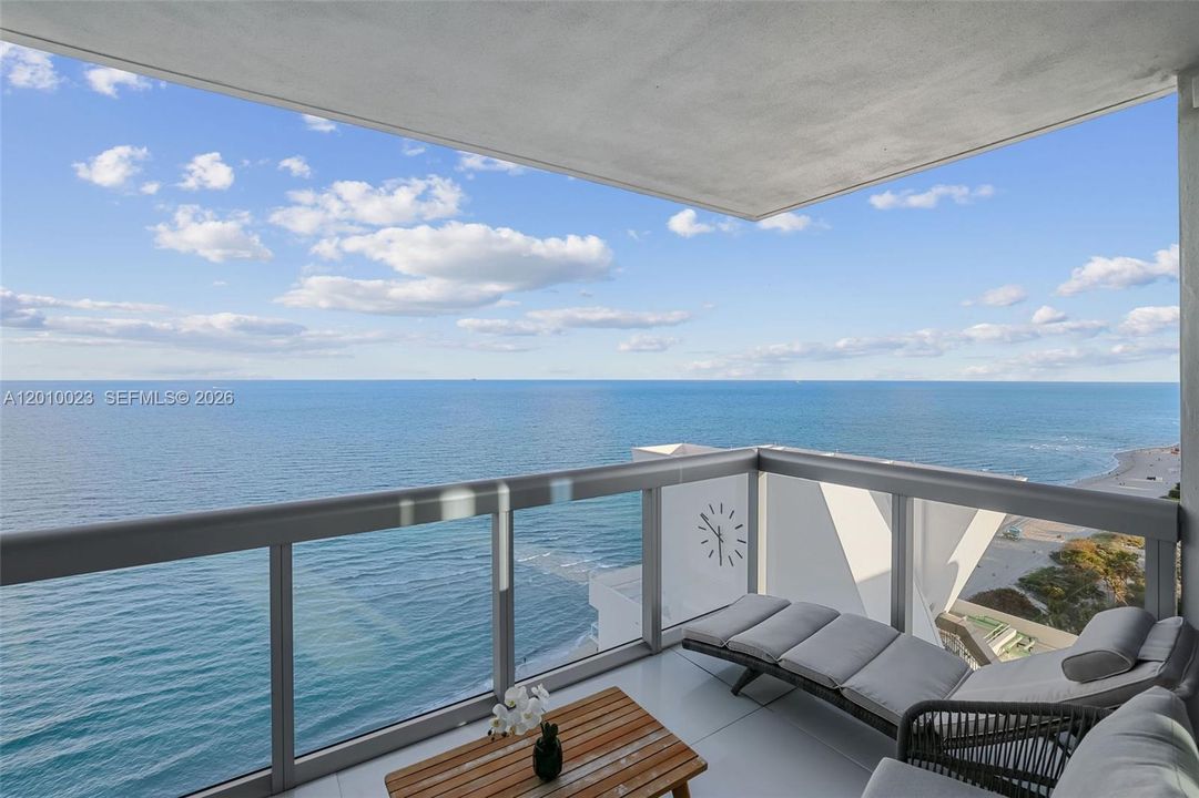 For Sale: $2,690,000 (2 beds, 2 baths, 1290 Square Feet)
