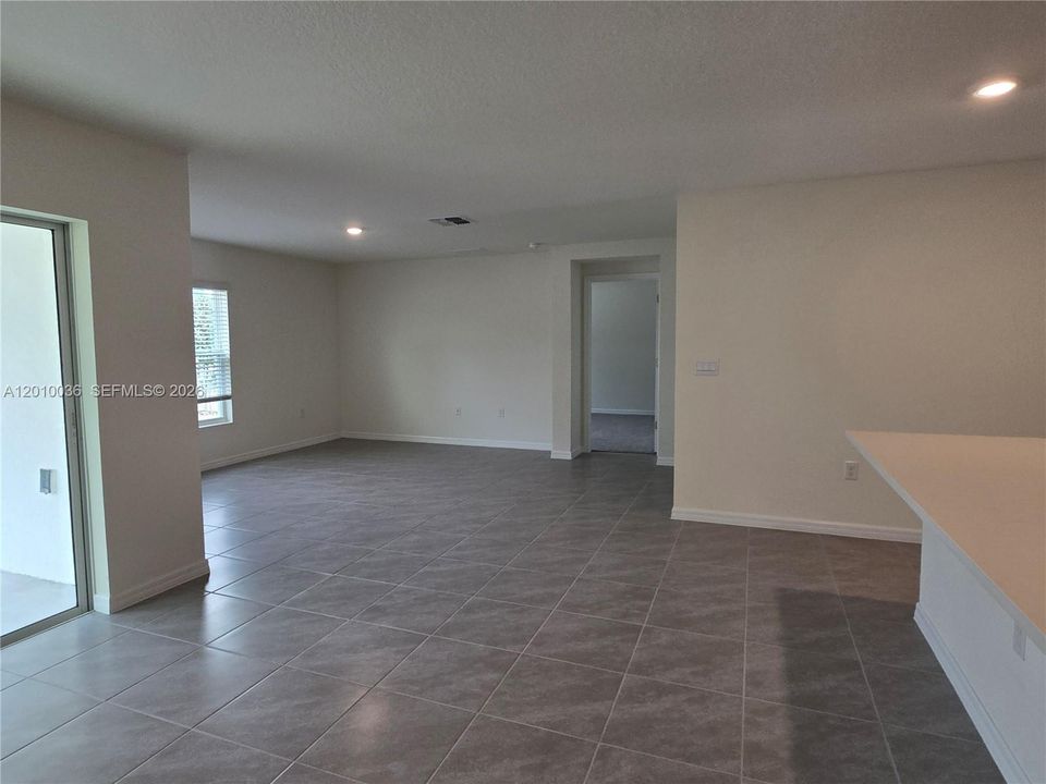 For Rent: $2,200 (4 beds, 2 baths, 1827 Square Feet)