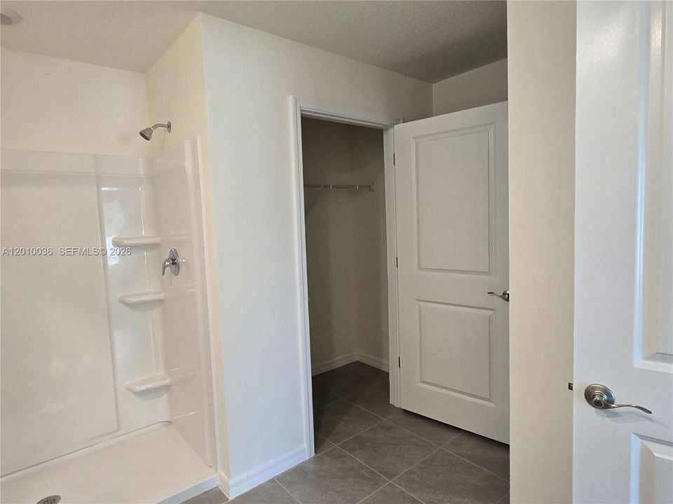 For Rent: $2,200 (4 beds, 2 baths, 1827 Square Feet)