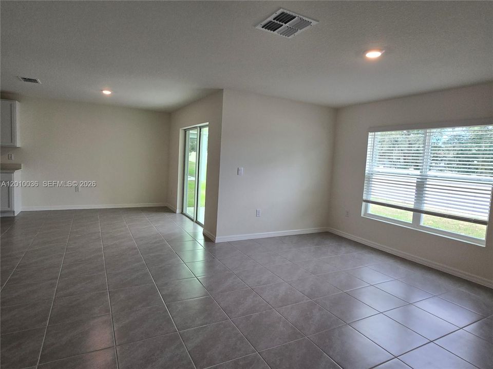 For Rent: $2,200 (4 beds, 2 baths, 1827 Square Feet)