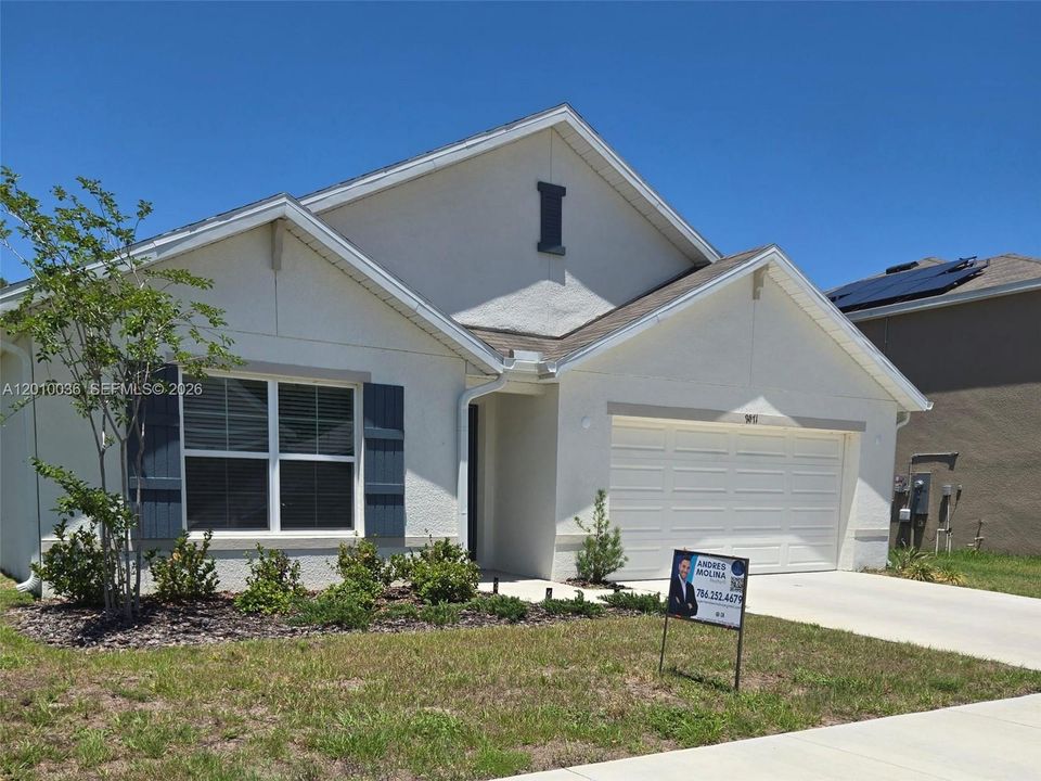 For Rent: $2,200 (4 beds, 2 baths, 1827 Square Feet)