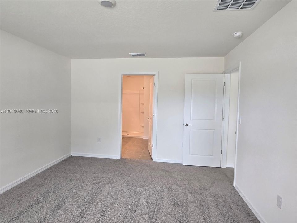 For Rent: $2,200 (4 beds, 2 baths, 1827 Square Feet)