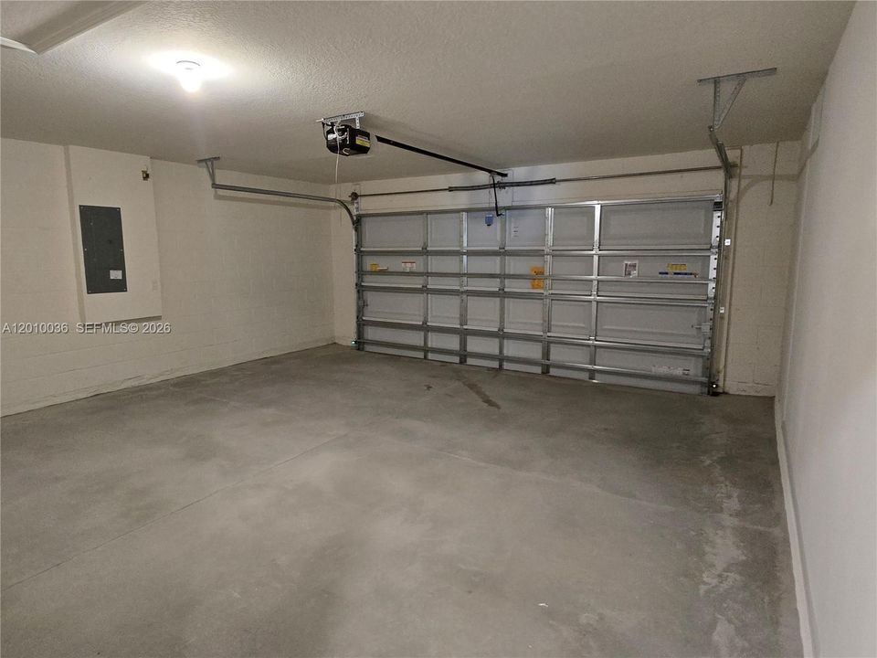 For Rent: $2,200 (4 beds, 2 baths, 1827 Square Feet)