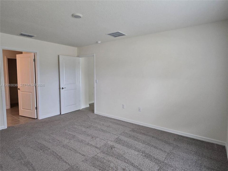 For Rent: $2,200 (4 beds, 2 baths, 1827 Square Feet)