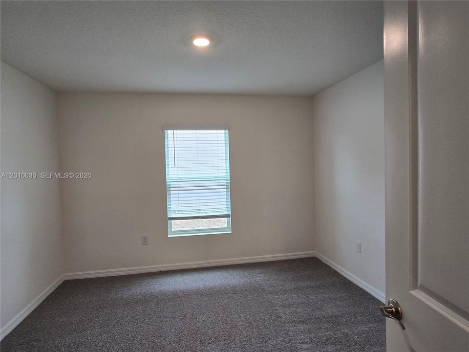 For Rent: $2,200 (4 beds, 2 baths, 1827 Square Feet)
