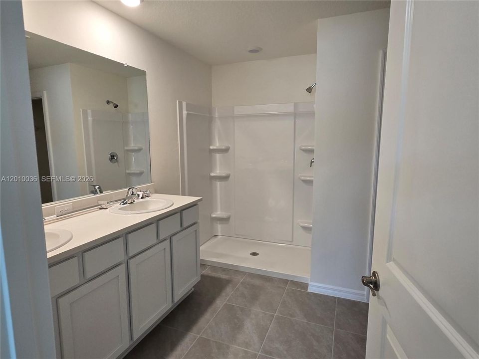 For Rent: $2,200 (4 beds, 2 baths, 1827 Square Feet)