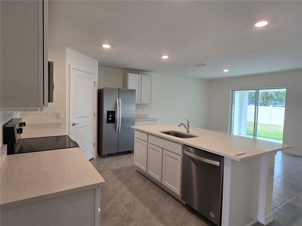 For Rent: $2,200 (4 beds, 2 baths, 1827 Square Feet)