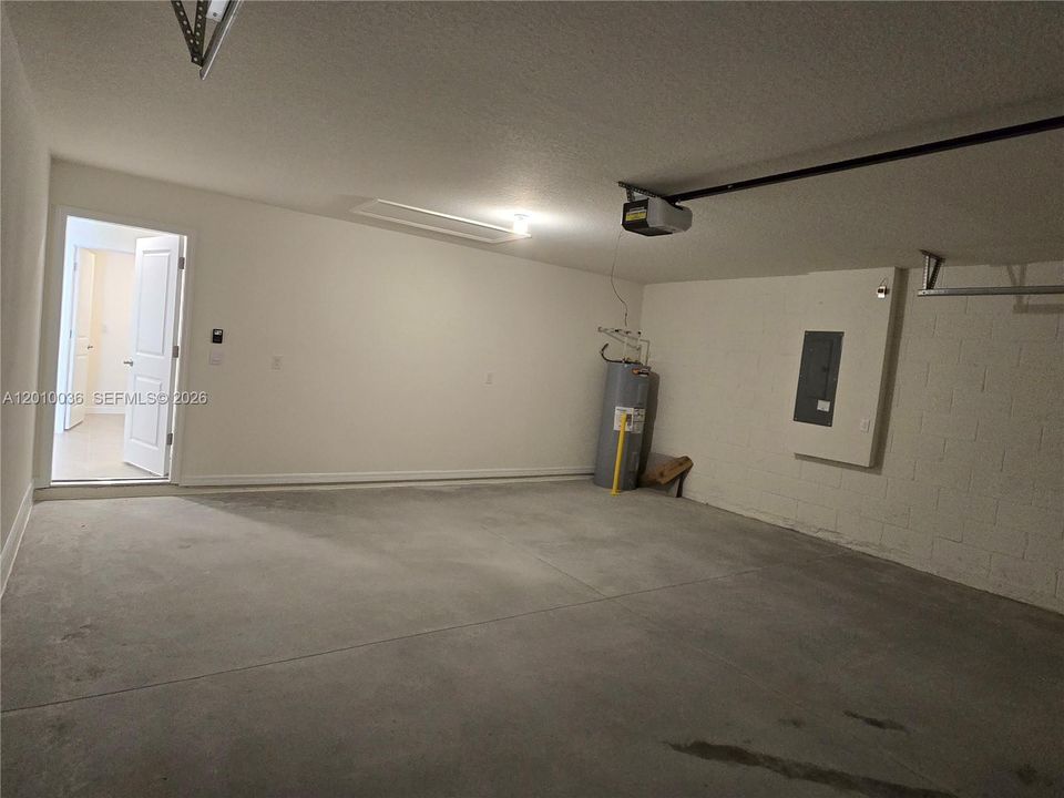 For Rent: $2,200 (4 beds, 2 baths, 1827 Square Feet)