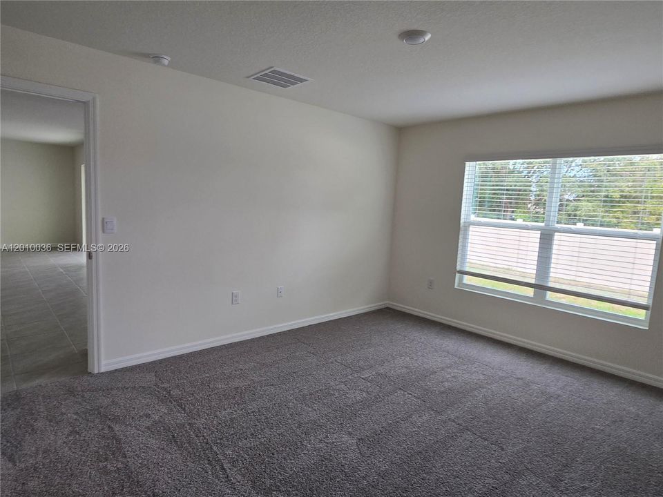 For Rent: $2,200 (4 beds, 2 baths, 1827 Square Feet)