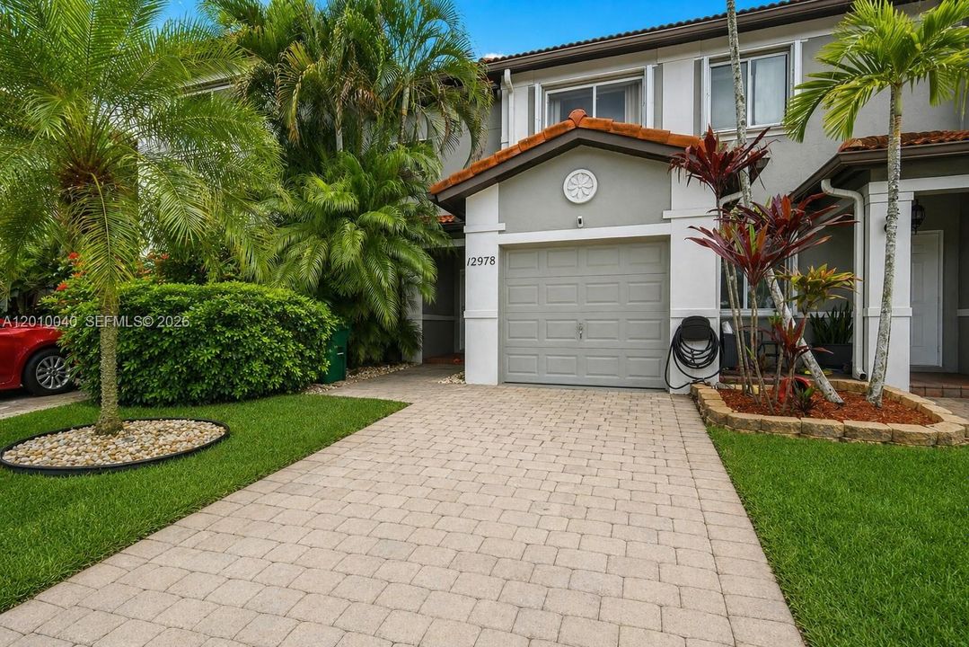 Active With Contract: $469,000 (2 beds, 2 baths, 1313 Square Feet)