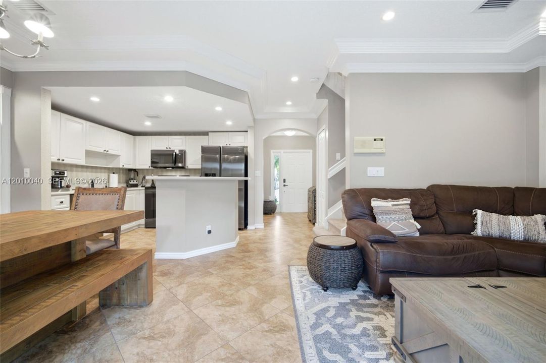 Active With Contract: $469,000 (2 beds, 2 baths, 1313 Square Feet)