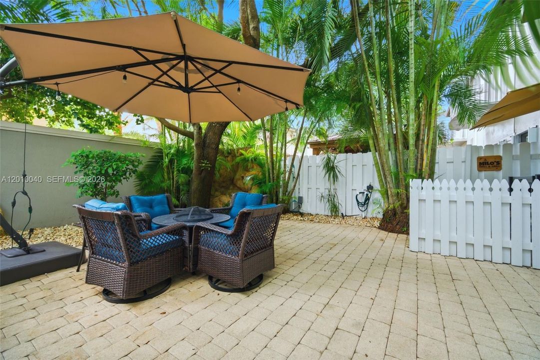 Active With Contract: $469,000 (2 beds, 2 baths, 1313 Square Feet)