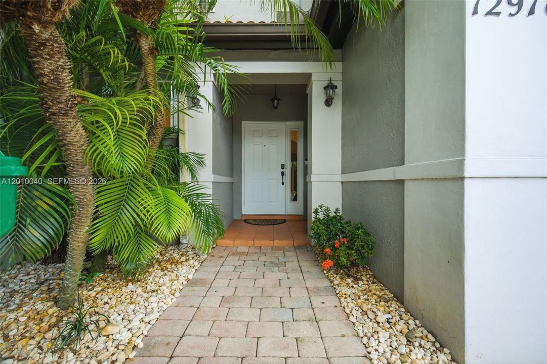 Active With Contract: $469,000 (2 beds, 2 baths, 1313 Square Feet)
