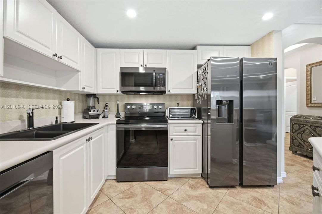 Active With Contract: $469,000 (2 beds, 2 baths, 1313 Square Feet)