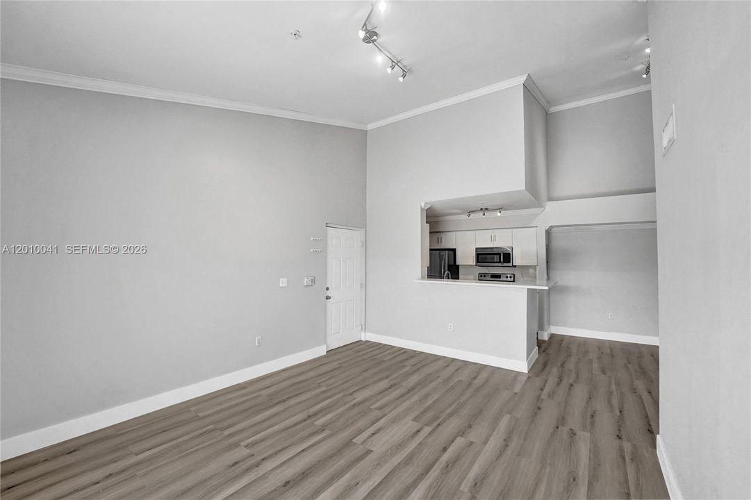 Activo con contrato: $1,950 (1 camas, 1 baños, 742 Pies cuadrados)
