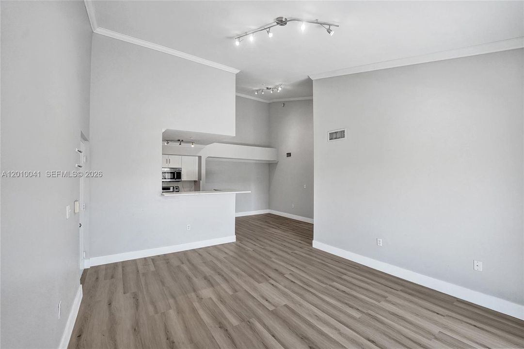 Activo con contrato: $1,950 (1 camas, 1 baños, 742 Pies cuadrados)