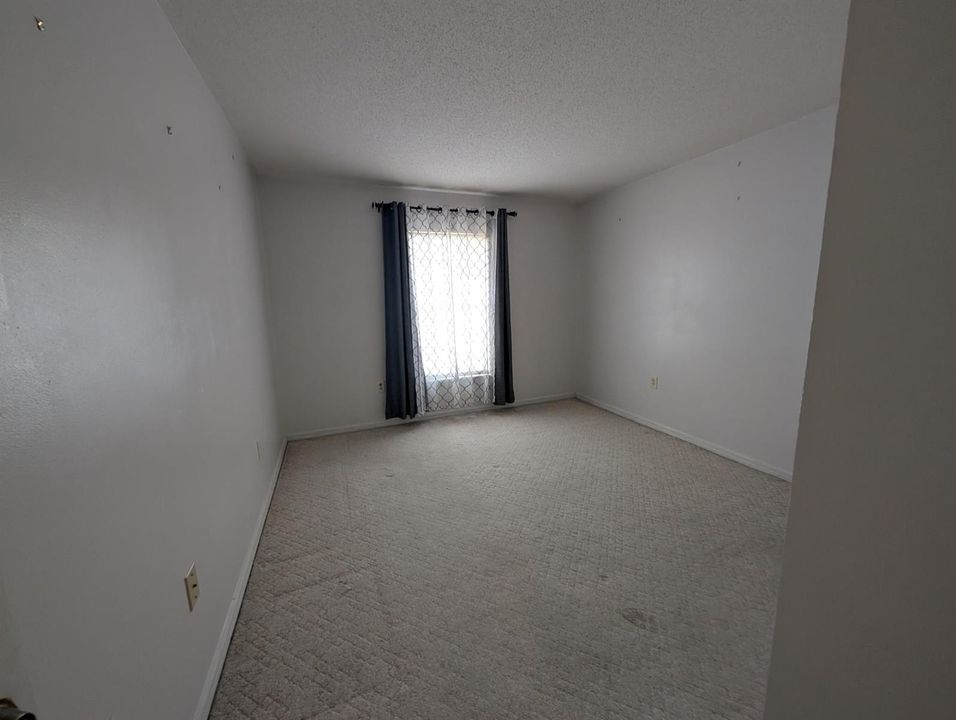 PXL_20260428_230035745