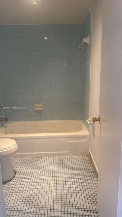 For Sale: $140,000 (2 beds, 2 baths, 949 Square Feet)