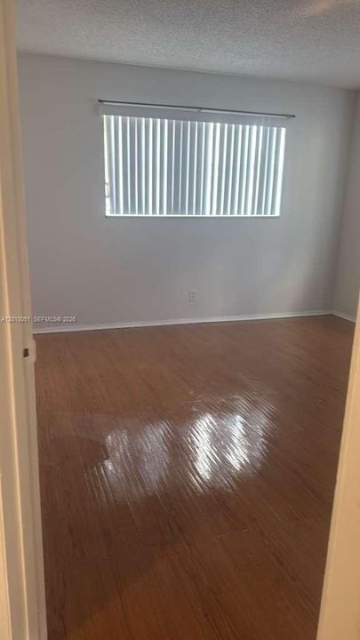 For Sale: $140,000 (2 beds, 2 baths, 949 Square Feet)