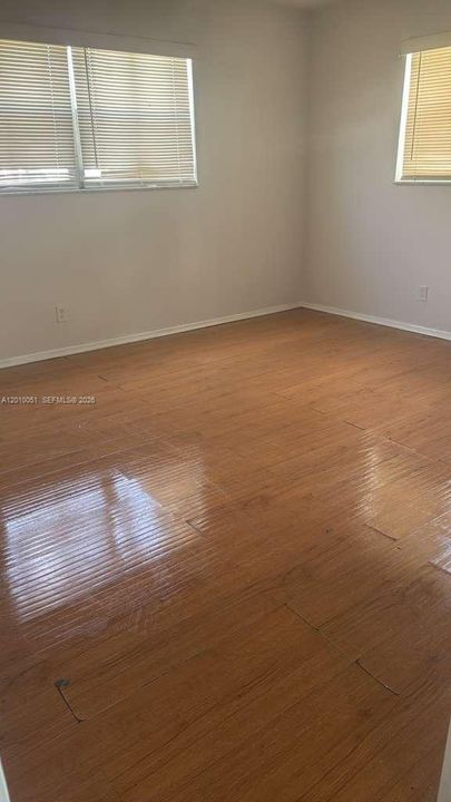 For Sale: $140,000 (2 beds, 2 baths, 949 Square Feet)