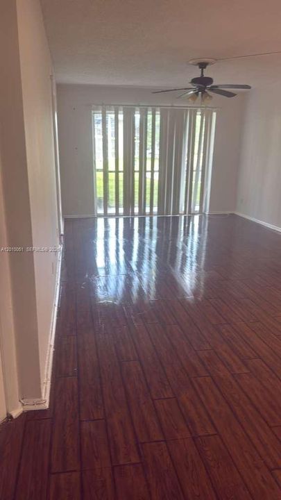 For Sale: $140,000 (2 beds, 2 baths, 949 Square Feet)