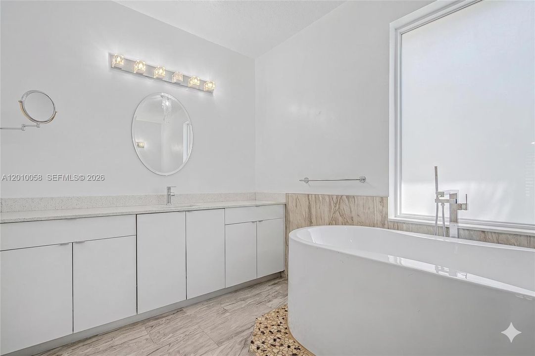 Под контрактом: $999,000 (6 спален, 4 ванн, 3513 Квадратных фут)