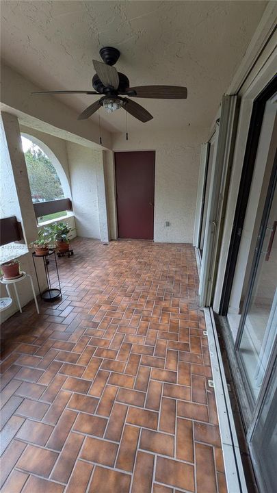 Active With Contract: $240,000 (1 beds, 1 baths, 980 Square Feet)