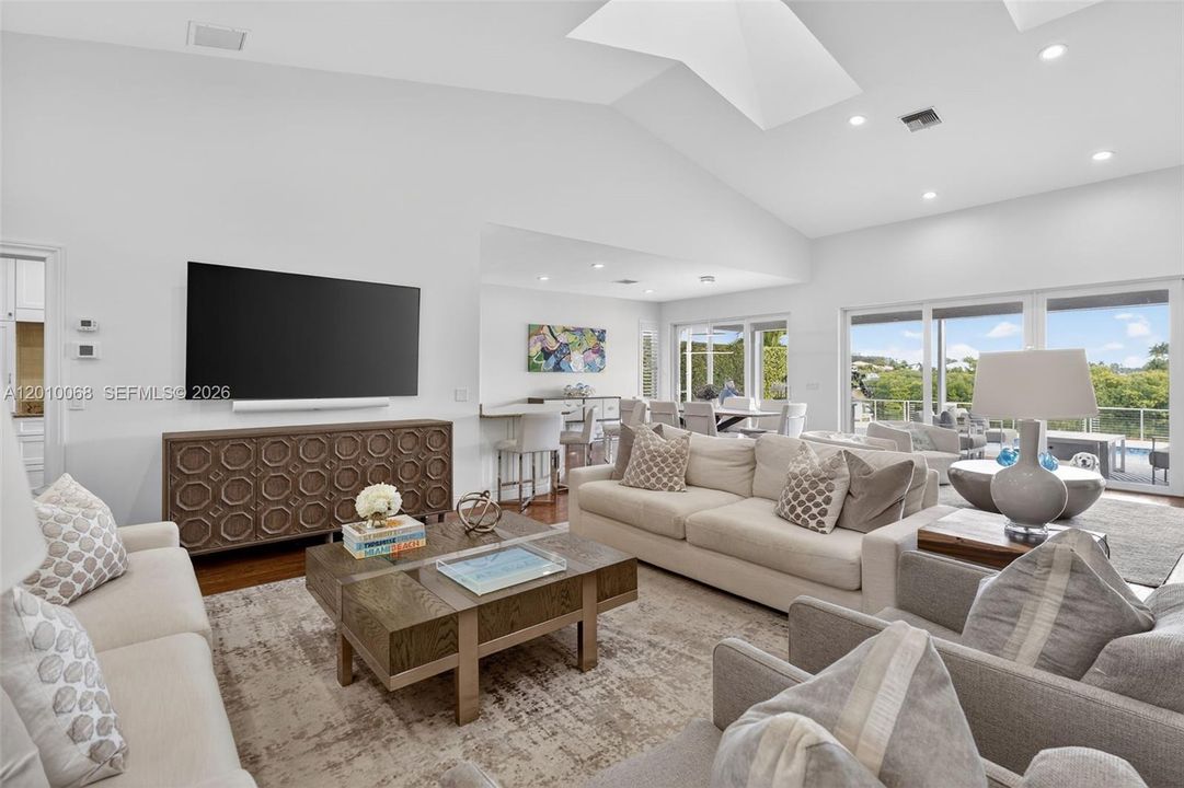 For Sale: $5,750,000 (3 beds, 3 baths, 2536 Square Feet)