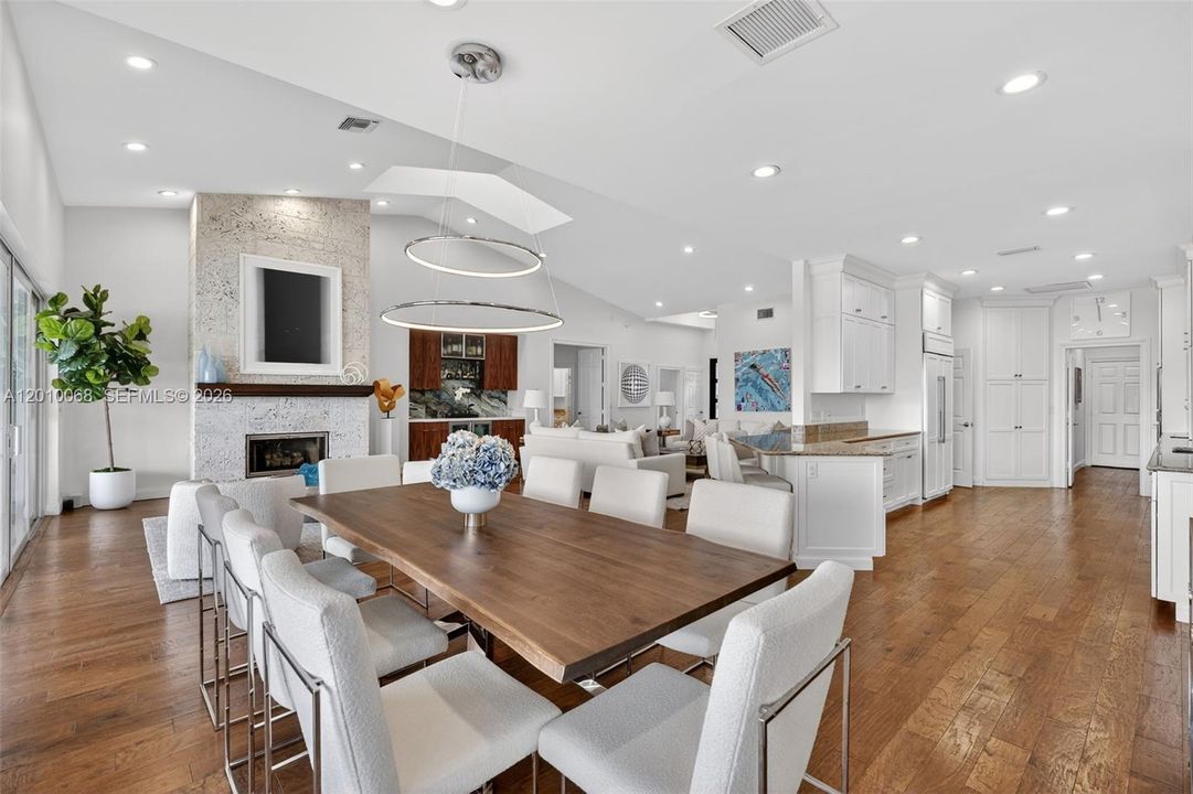 For Sale: $5,750,000 (3 beds, 3 baths, 2536 Square Feet)