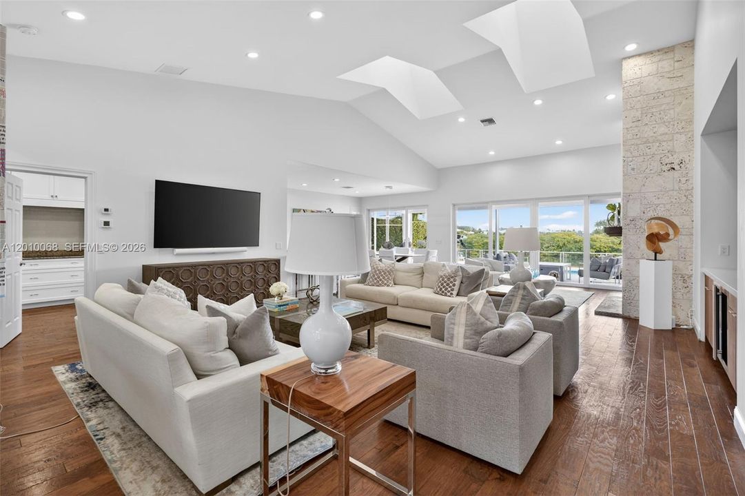 For Sale: $5,750,000 (3 beds, 3 baths, 2536 Square Feet)