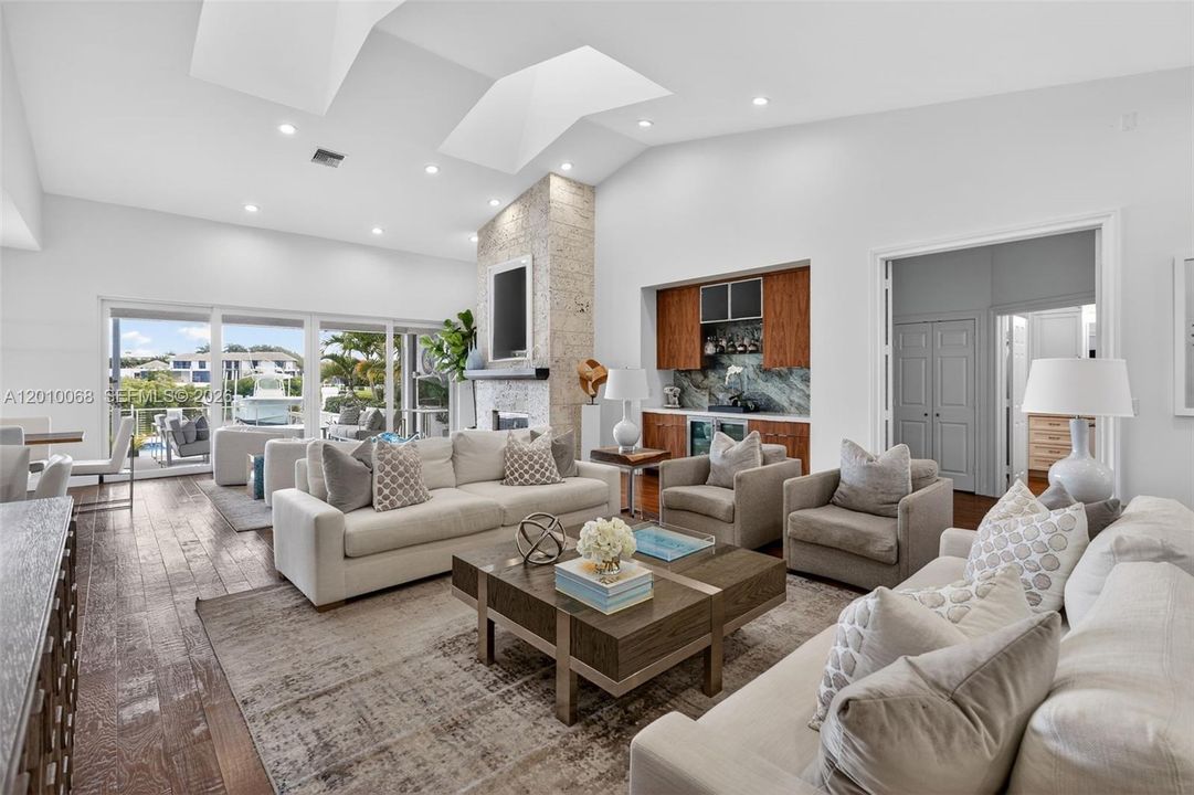 For Sale: $5,750,000 (3 beds, 3 baths, 2536 Square Feet)
