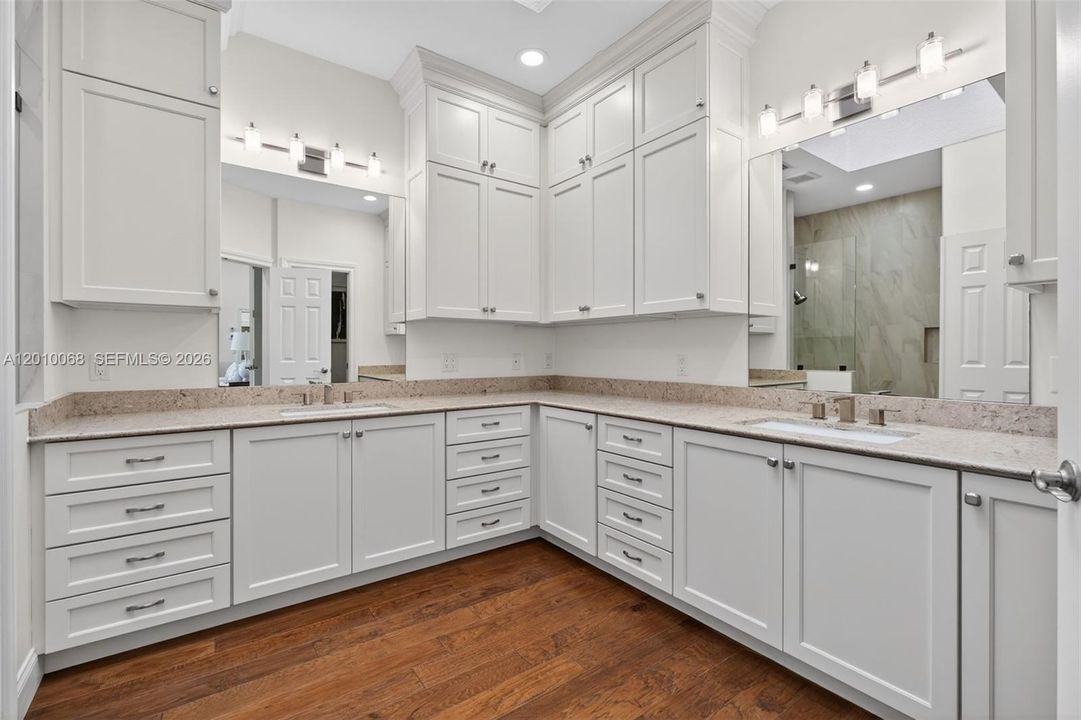 For Sale: $5,750,000 (3 beds, 3 baths, 2536 Square Feet)