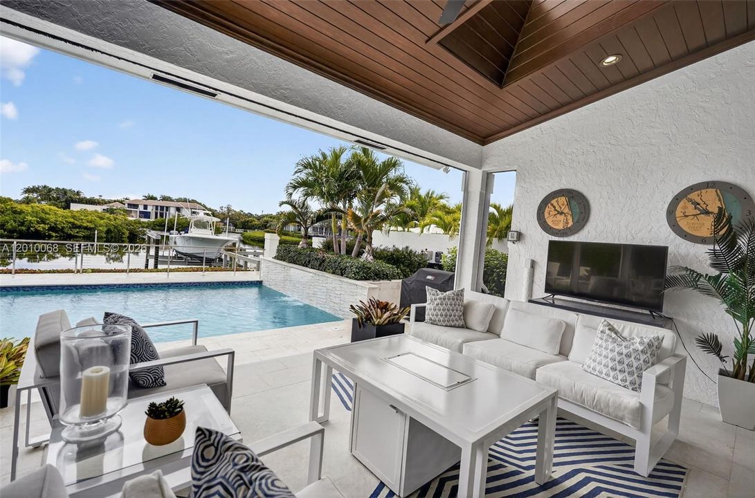 For Sale: $5,750,000 (3 beds, 3 baths, 2536 Square Feet)