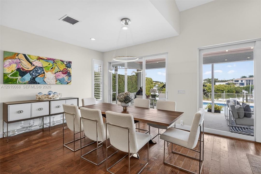 For Sale: $5,750,000 (3 beds, 3 baths, 2536 Square Feet)