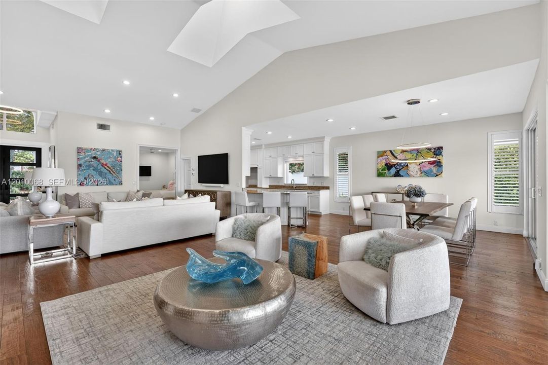 For Sale: $5,750,000 (3 beds, 3 baths, 2536 Square Feet)