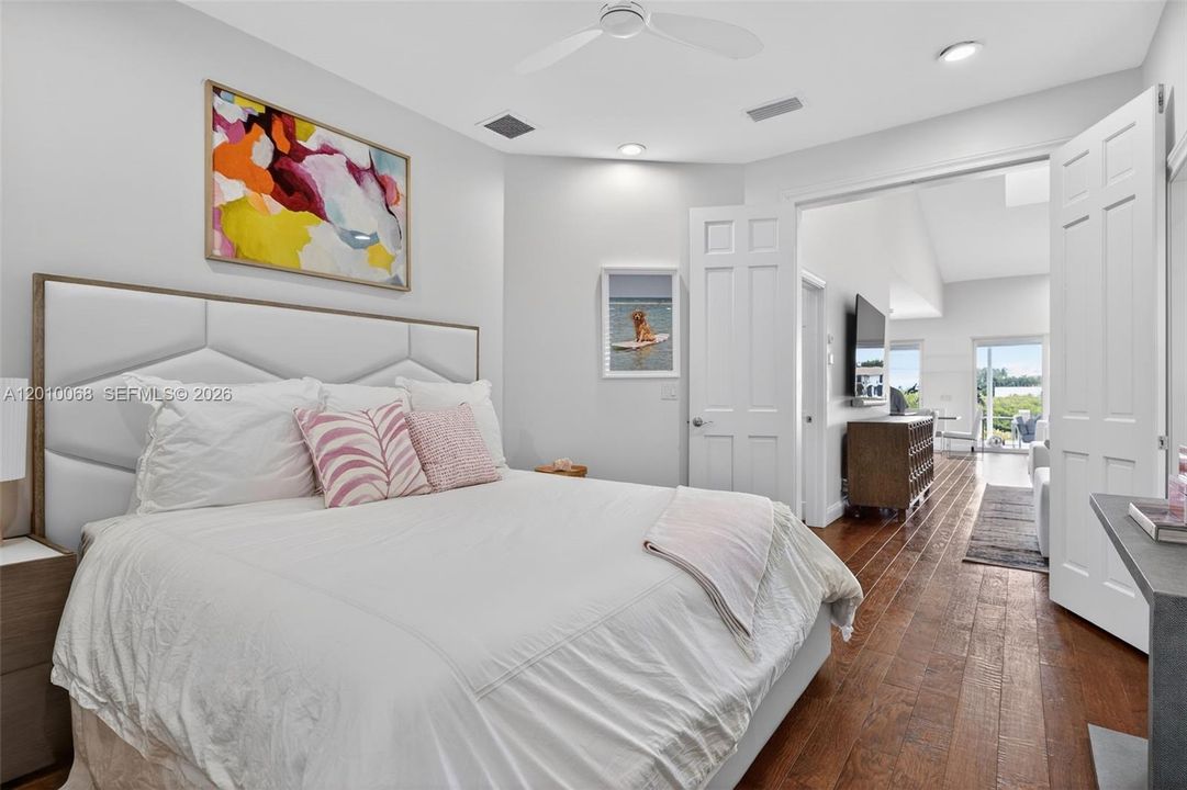 For Sale: $5,750,000 (3 beds, 3 baths, 2536 Square Feet)