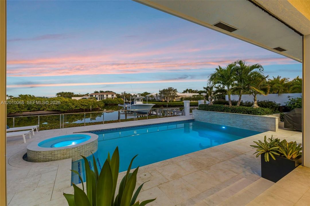 For Sale: $5,750,000 (3 beds, 3 baths, 2536 Square Feet)