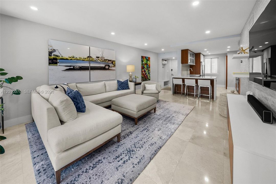 For Sale: $1,025,000 (2 beds, 2 baths, 940 Square Feet)