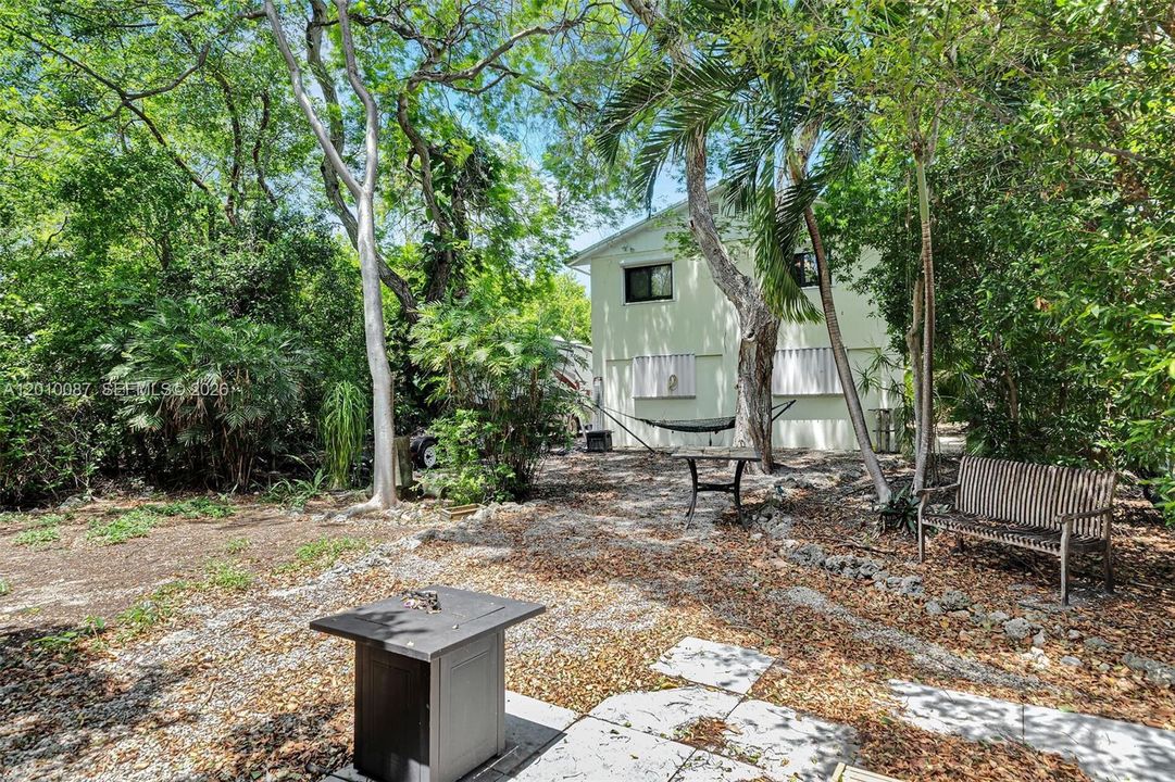 For Sale: $599,000 (2 beds, 1 baths, 900 Square Feet)