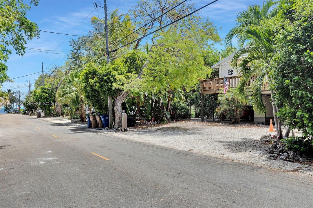 For Sale: $599,000 (2 beds, 1 baths, 900 Square Feet)
