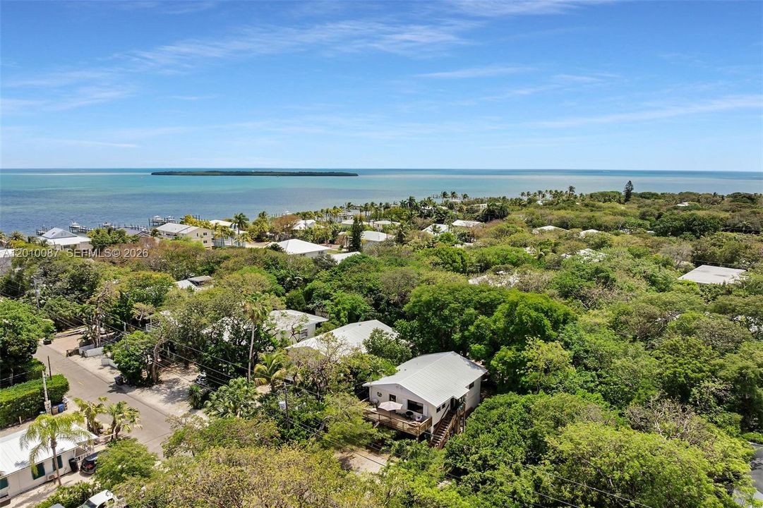 For Sale: $599,000 (2 beds, 1 baths, 900 Square Feet)