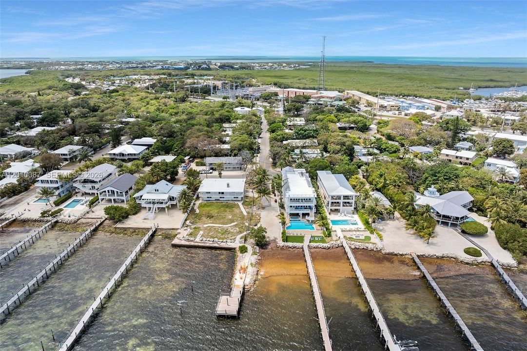 For Sale: $599,000 (2 beds, 1 baths, 900 Square Feet)