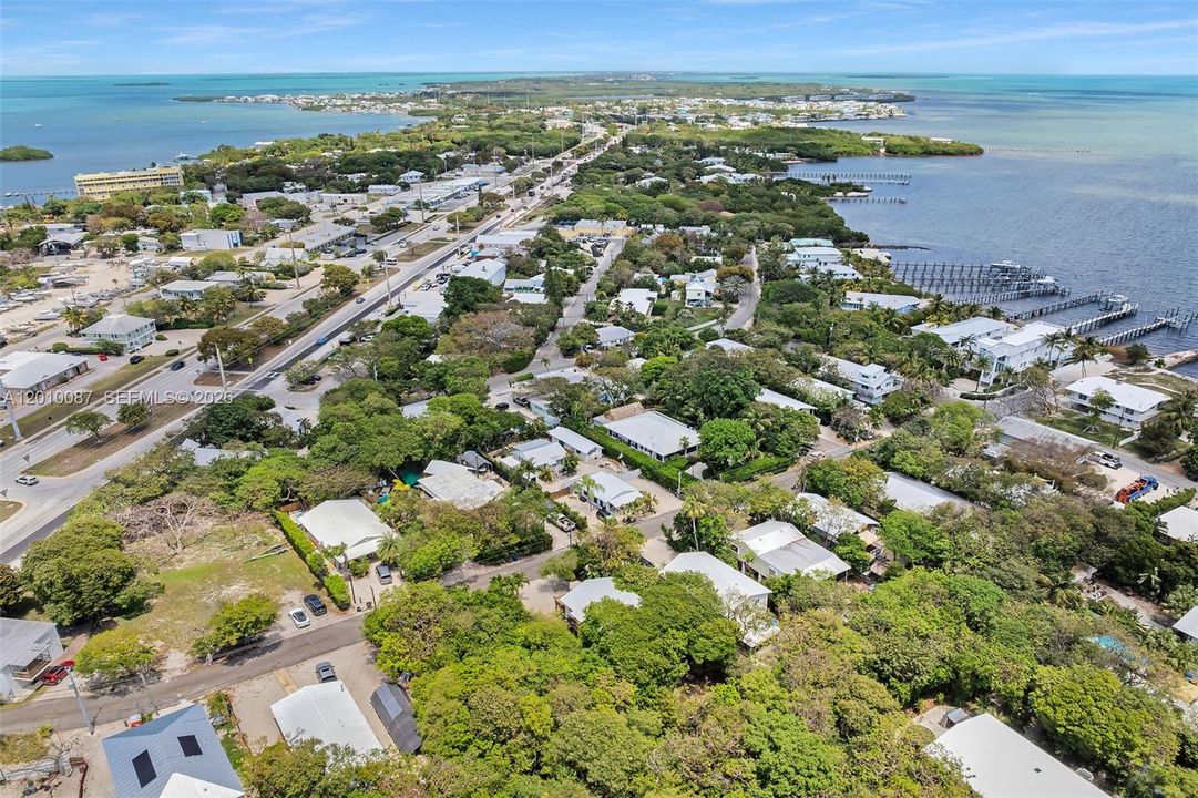 For Sale: $599,000 (2 beds, 1 baths, 900 Square Feet)