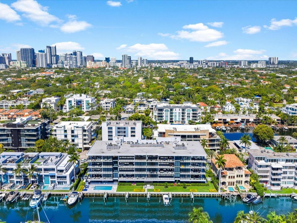 For Sale: $2,999,000 (3 beds, 3 baths, 2918 Square Feet)