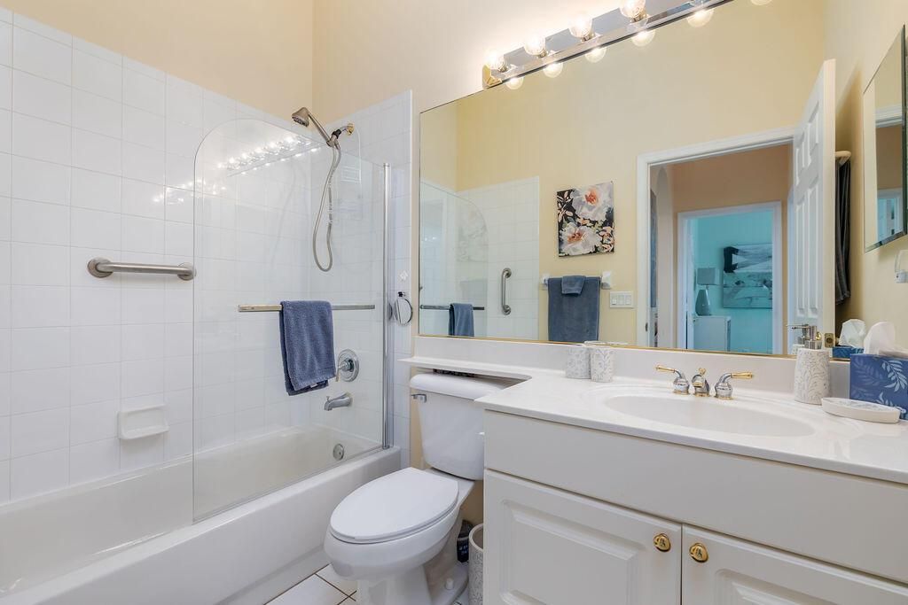 12 Hallway Bath