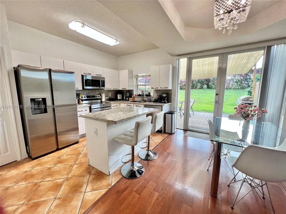 Active With Contract: $2,800 (2 beds, 2 baths, 1050 Square Feet)